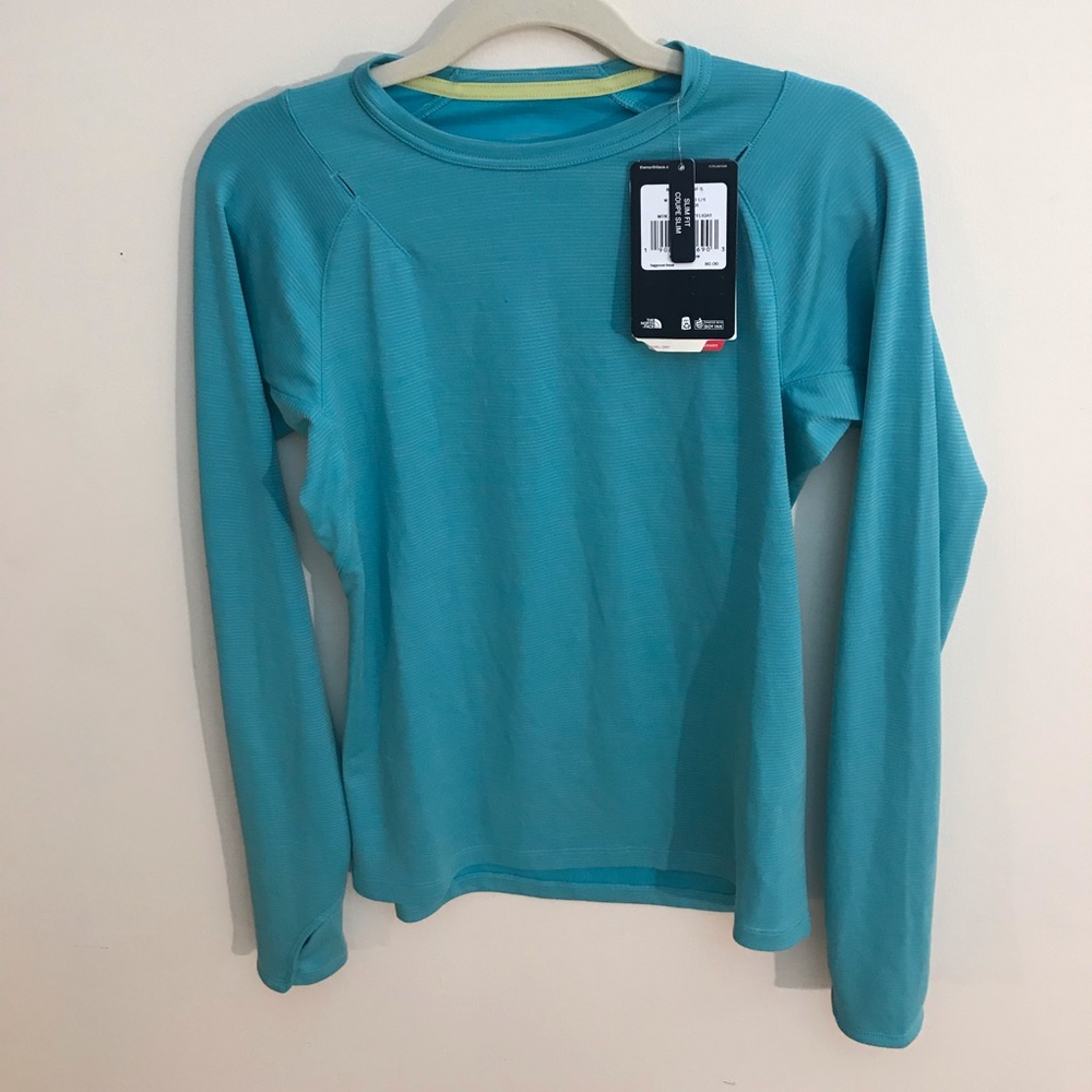 NORTH FACE TOP. NWT.